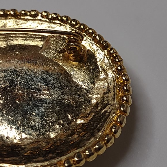 Gold Tone And Black Oval Brooch - Picture 11 of 16